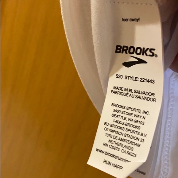 Brooks Girls Can Tee Intl Womens Day White Medium - Picture 8 of 8